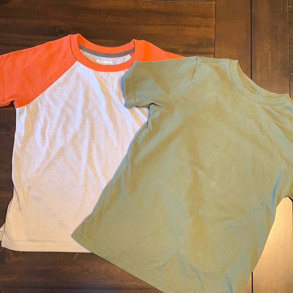 Boys Short sleeve shirts! Size 6-7